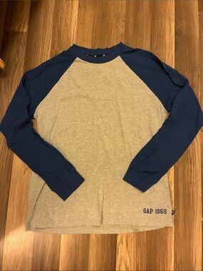GAP Men's Raglan Long Sleeve Shirt - Gray & Navy Blue